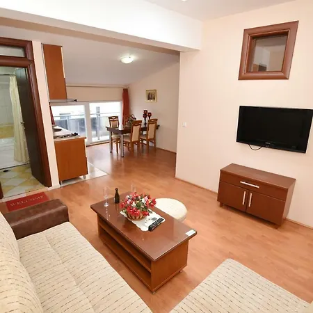 Darni Central Apartments - Bazaar Location With Free Parking Ohrida Exterior foto