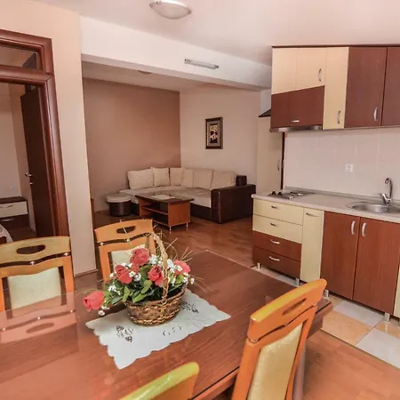 Darni Central Apartments - Bazaar Location With Free Parking Ohrida Exterior foto