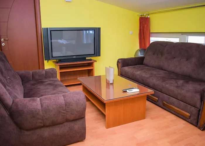 Darni Central Apartments - Bazaar Location With Free Parking